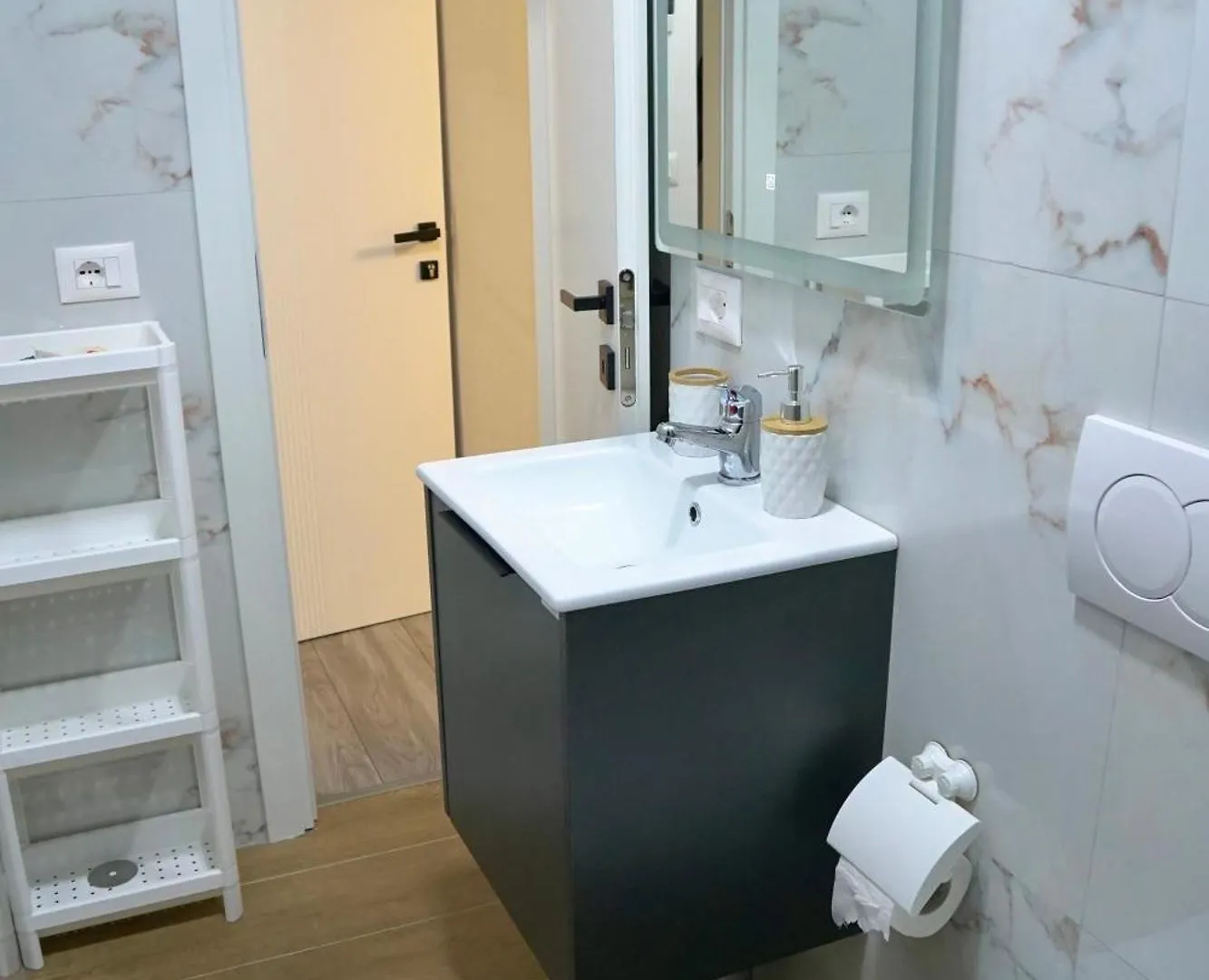 Arni'S Apartments Tirana Albanien